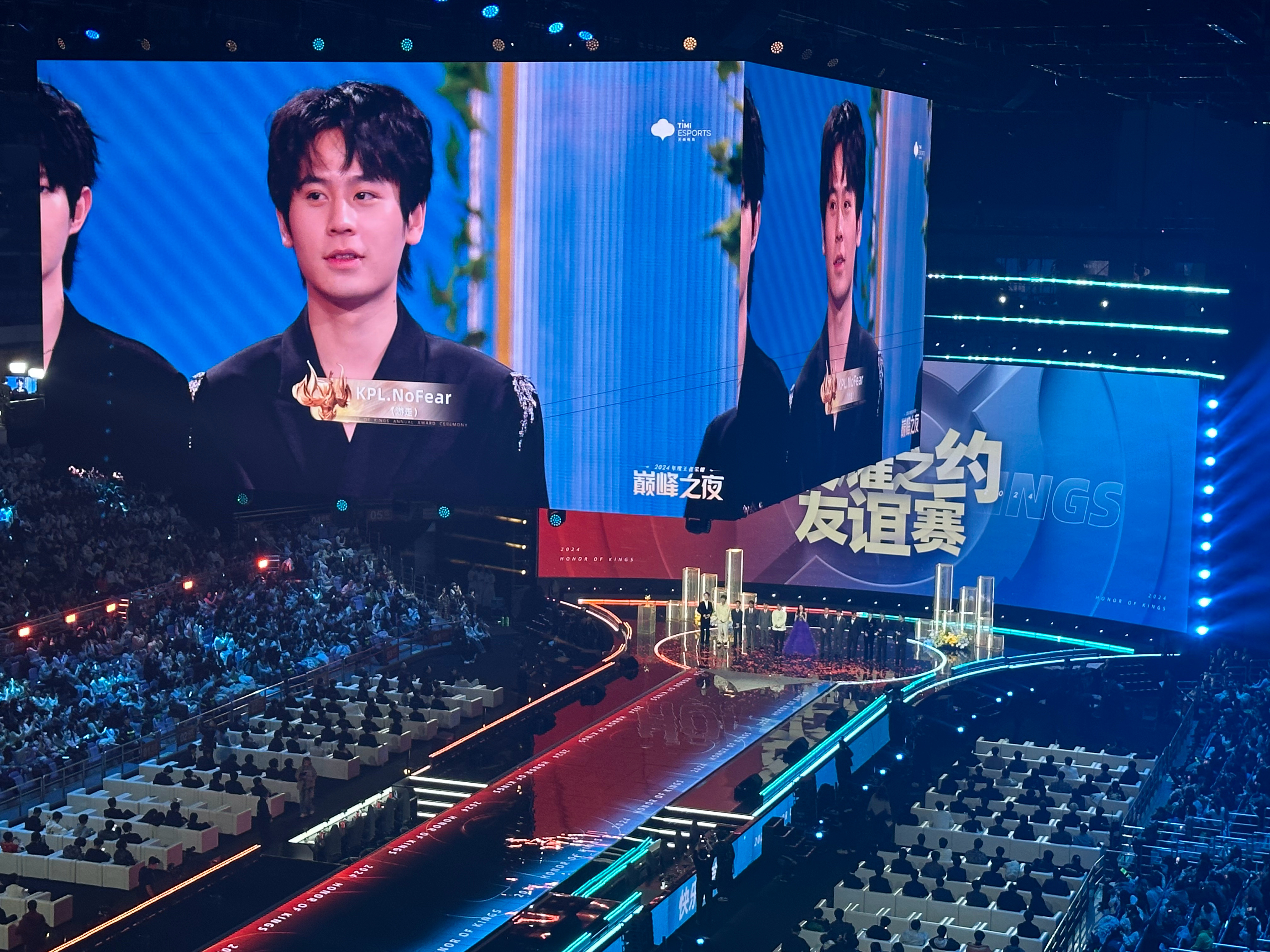 一场精彩对决落幕，一方晋级下一轮，赛场明星表现突出的简单介绍